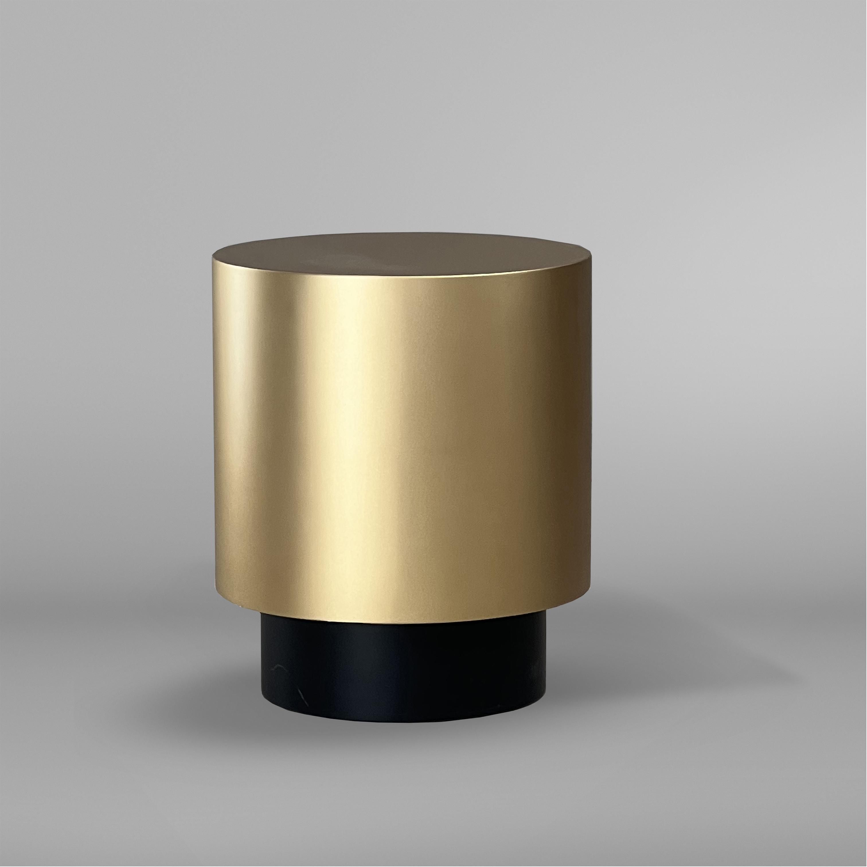 میز کنار مبلی گرد تولیکا مدل دنیس